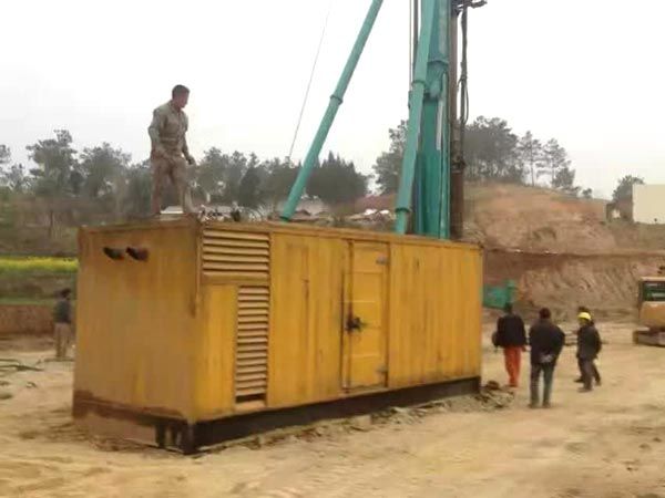 马龙如何判断水冷式机油散热器密封件是否需要更换？